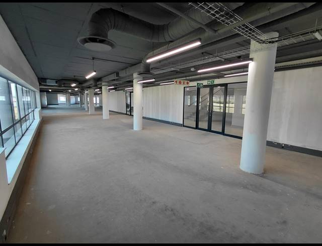 3,688M² OFFICE TO LET IN VORNA VALLEY